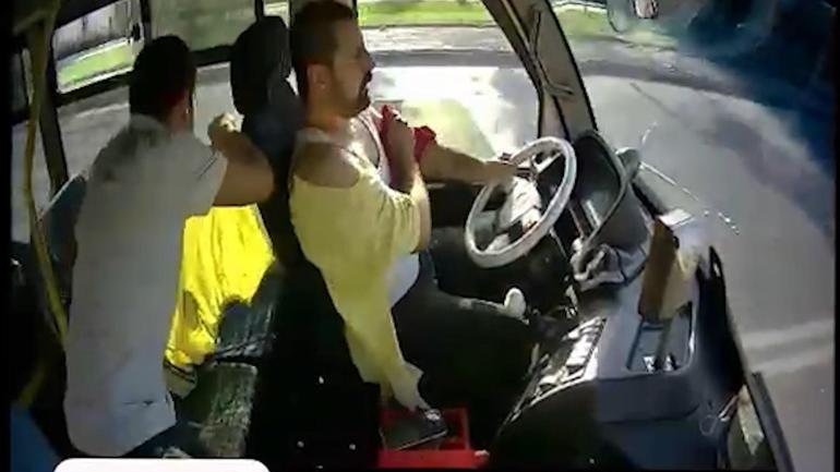 Şanlıurfadan korkunç görüntüler.... Otobüs şoförüne bıçaklı saldırı