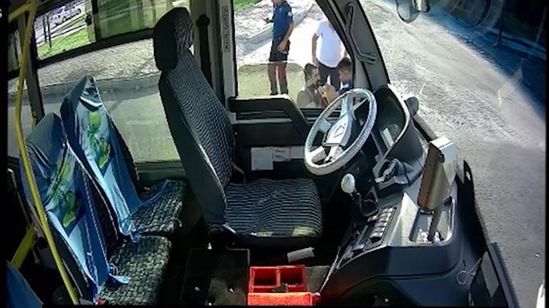 Şanlıurfadan korkunç görüntüler.... Otobüs şoförüne bıçaklı saldırı