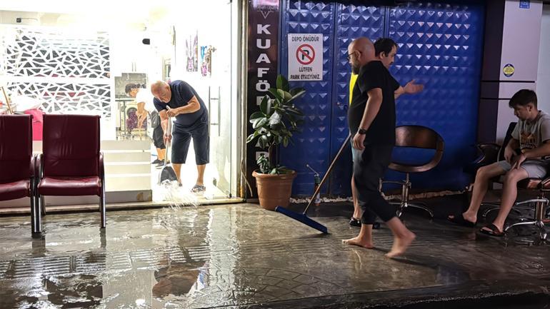 Ordu’da sağanak: Cadde ve sokaklar göle döndü