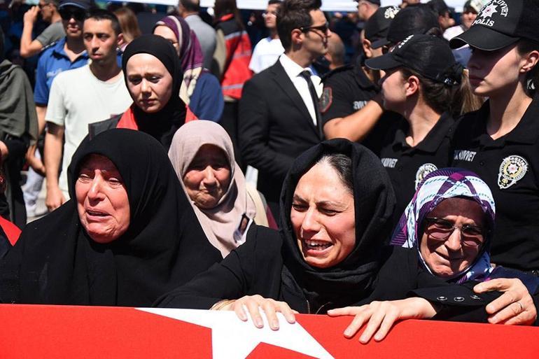 SON DAKİKA... İzmirde şehit polisler son yolculuğuna uğurlandı