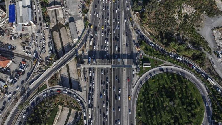 İstanbulda haftanın 3. iş gününde trafik yoğunluğu