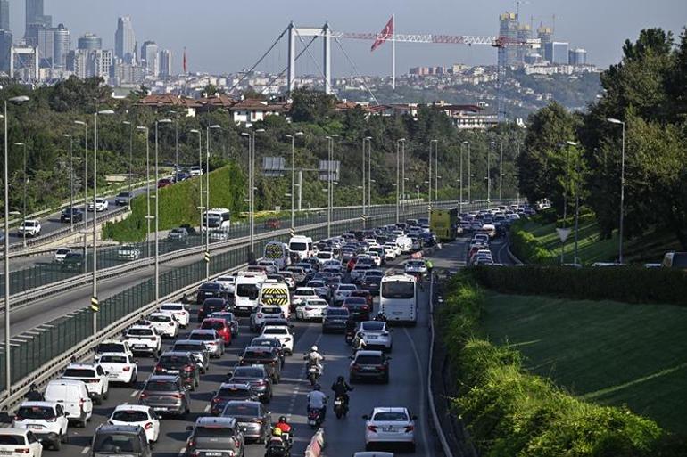 İstanbulda haftanın 3. iş gününde trafik yoğunluğu