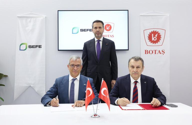 Bakan Bayraktar, imzalanan yeni LNG anlaşmalarını duyurdu