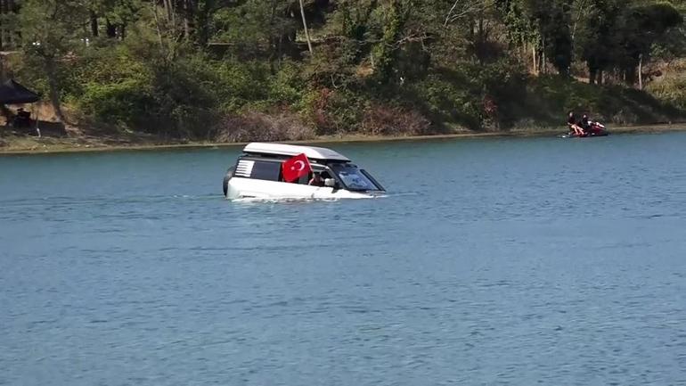 HAVADA, KARADA, SUDA GİDEBİLİYOR Otomobil şov...