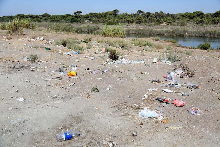 Kumköy sahilinde yine çöp manzarası