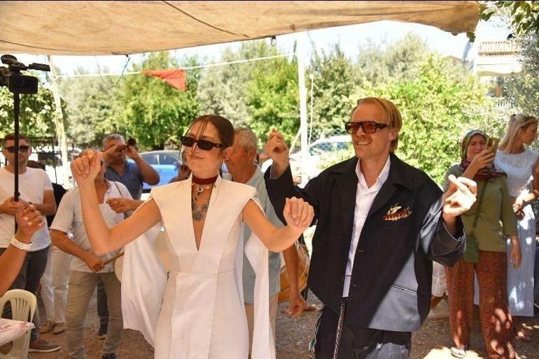 Alman damat Fethiye’de at üstünde gelin aldı