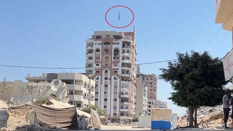 İsrail aynı anda iki binayı vurdu 10 dakika süre verilen Gazzeliler panik içinde kaçtı
