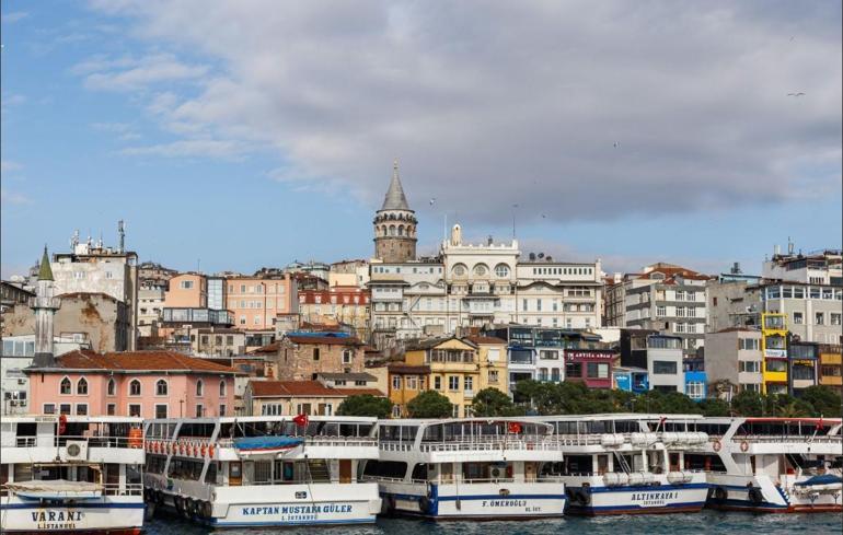 Beyoğlu’ndan Karaköy’e sanatın izinde: “18. İstanbul Bienali”