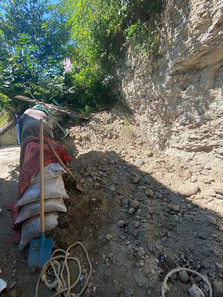 Define rüyası pahalıya patladı: Evlerinin altına 12 metrelik tünel kazan anne ile oğlu yakalandı