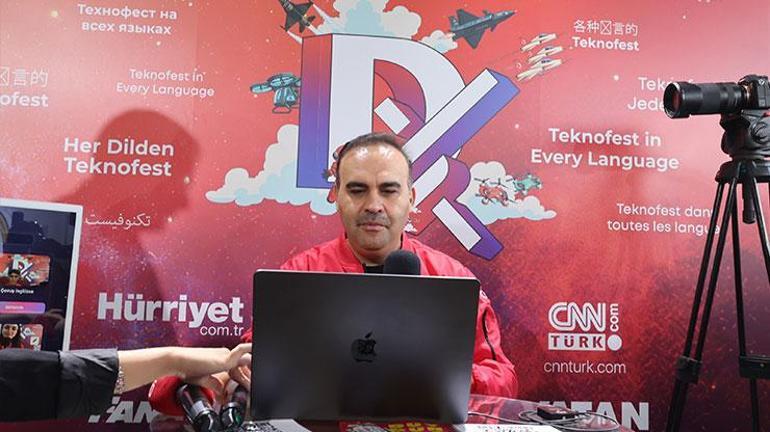 Bakan Kacır, TEKNOFESTte Demirören Medya standını ziyaret etti