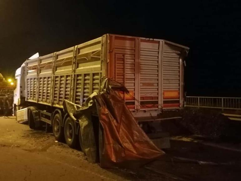Karadeniz Sahil Yolu’nda TIR kazası: 2 kişi yaralandı