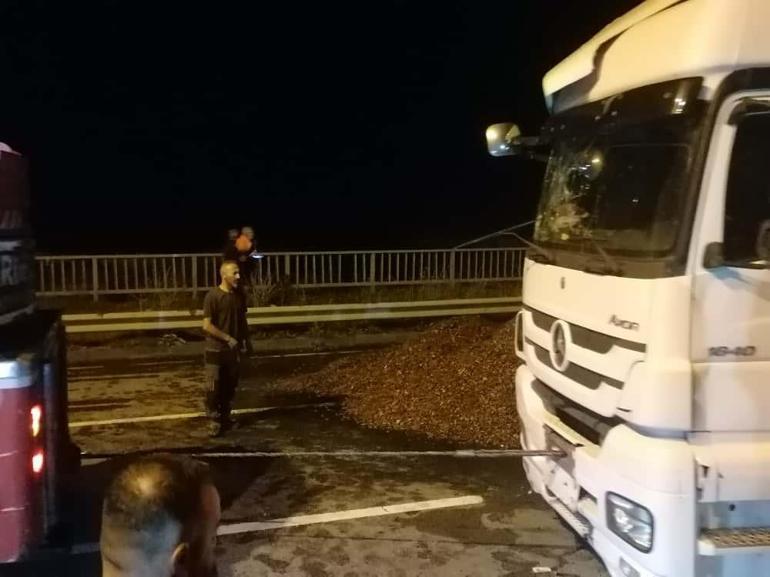 Karadeniz Sahil Yolu’nda TIR kazası: 2 kişi yaralandı