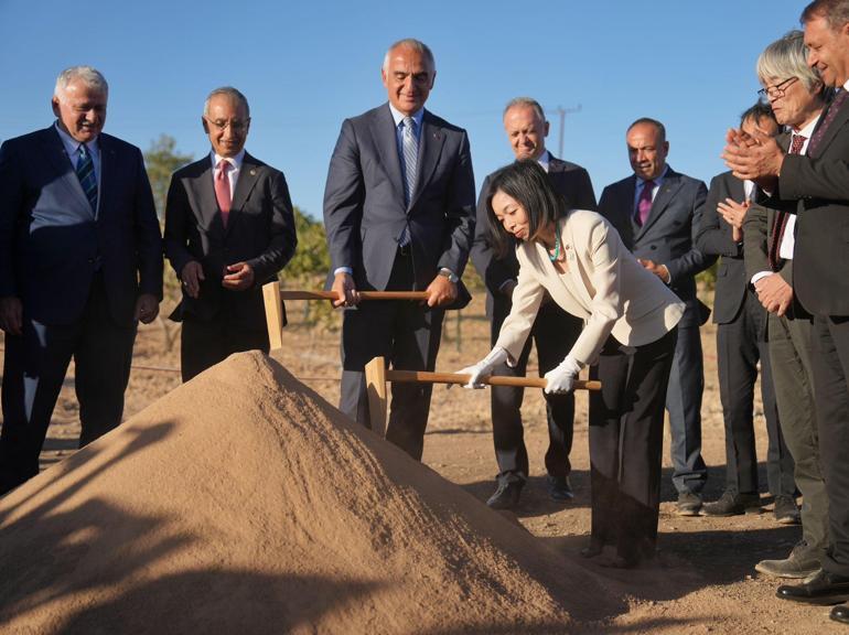 Bakan Ersoy’dan Altes Prenses’e Japonca teşekkür