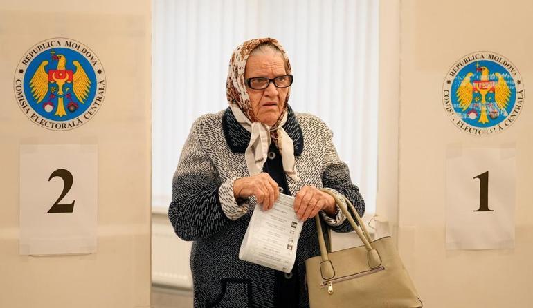 Moldovada halk parlamento seçimi için sandık başında