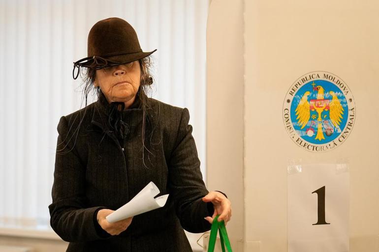 Moldovada halk parlamento seçimi için sandık başında