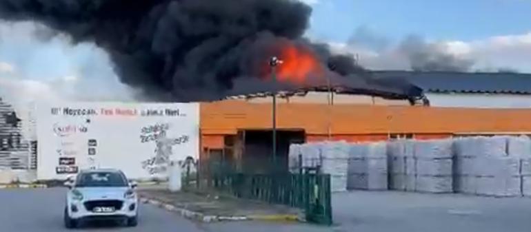 Erzurum’da terlik fabrikasının hammadde deposunda yangın