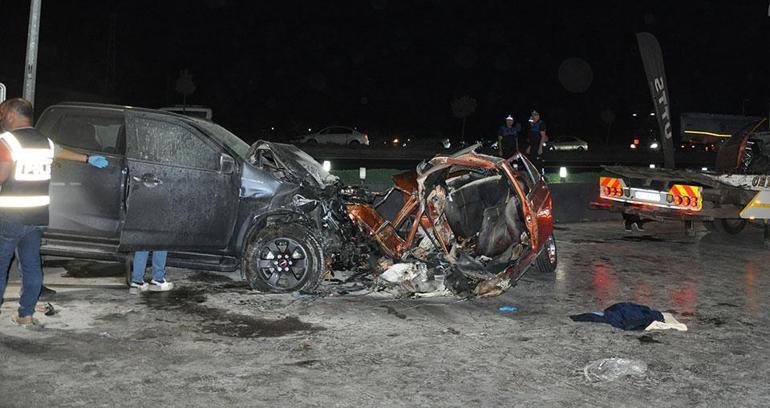 SON DAKİKA HABERİ: Manisa’da kamyonet ile çarpışan otomobil ikiye ayrıldı: 1i çocuk 5 öldü, kimlikleri açıklandı