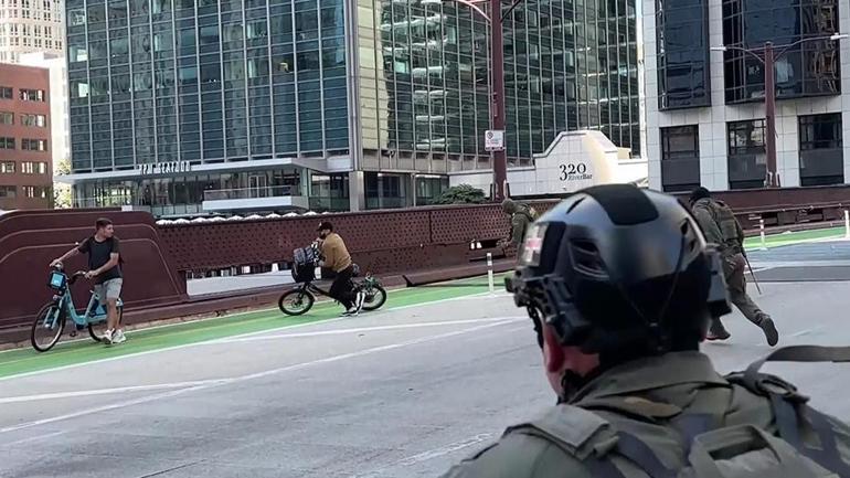 ABD’de 10 polis bir bisikletliyi yakalayamadı