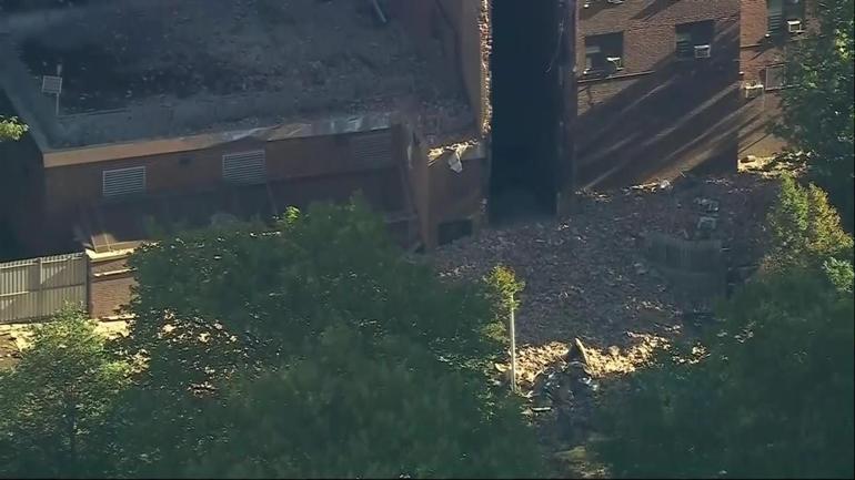 SON DAKİKA... New Yorkta 20 katlı binada çökme: İşte ilk görüntüler