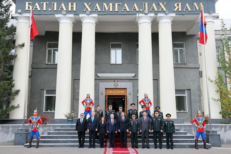 Milli Savunma Bakanı Güler, Moğolistan’da resmi törenle karşılandı