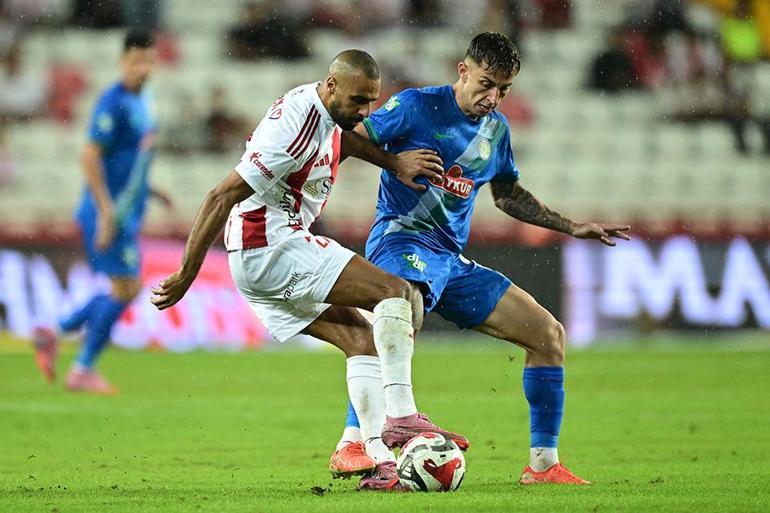 Antalyaspor - Çaykur Rizespor karşılaşmasında 7 gol 1 kırmızı kart