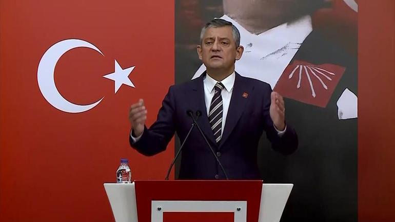 CHP lideri Özelden Meclis resepsiyonunda Cumhurbaşkanıyla sohbete yorum