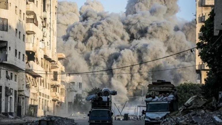 Kana doymuyorlar İsrail, Gazzede bir evi vurdu: 7si çocuk 17 kişi hayatını kaybetti