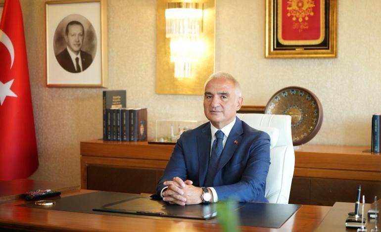 Bakan Ersoy duyurdu Karahantepe’de tarihte bir ilk: İnsan yüzlü T biçimli dikilitaş bulundu