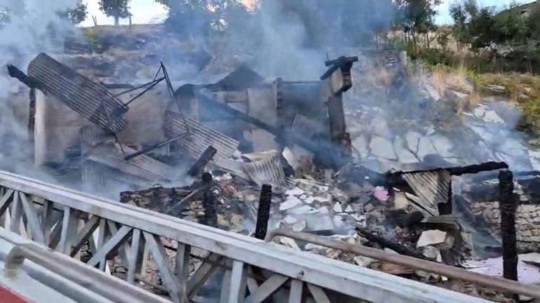 Adanada enkaza dönen evde iki engelli kardeş can verdi