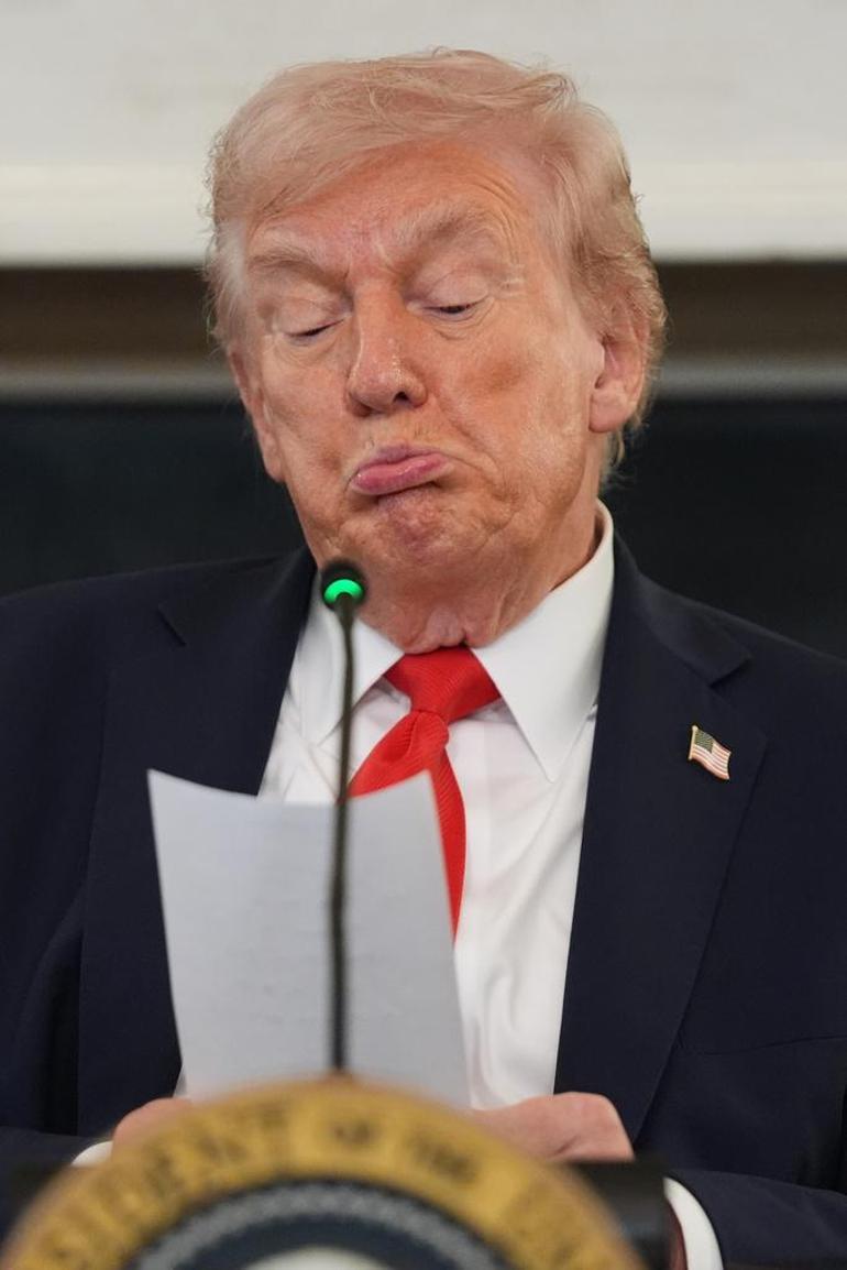 Trump, Bush’a nazire mi yaptı Dünyanın konuştuğu o an...
