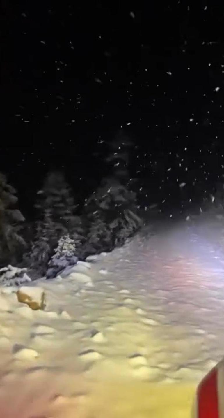 Uludağ’ın zirvesinde kar yağışı etkili oldu