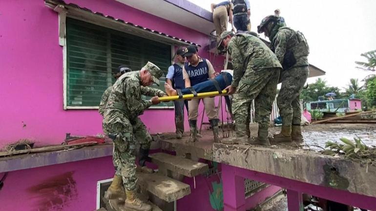 Meksikayı sel vurdu: En az 42 ölü