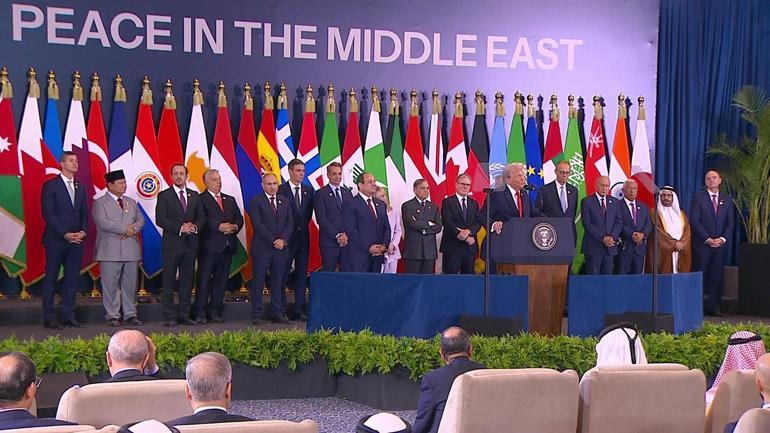 Trump, Gazze Zirvesi’nde diplomasi yerine esprileriyle gündem oldu