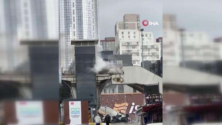 Beylikdüzünde yürüyen merdiven yangını İşte o anlar...