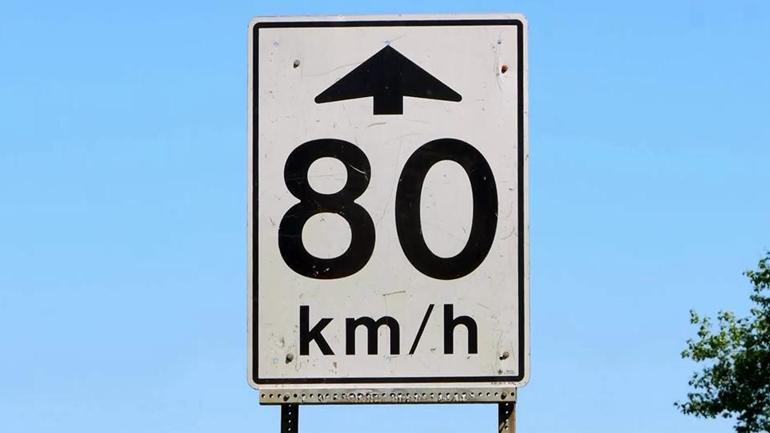 Bakan Yerlikaya açıkladı: Kafa karıştıran hız levhaları değişiyor