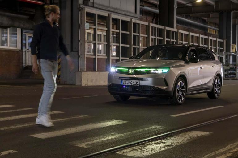 Otonom araçlarda yapay zekalı aydınlatma kullanılacak