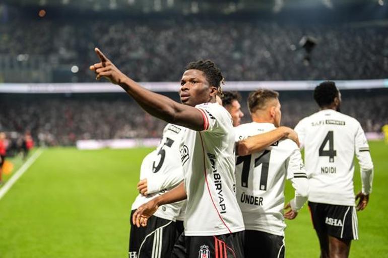 El Bilal Toure derbi tarihine geçti Malili yıldız fotoğraf çektirdi