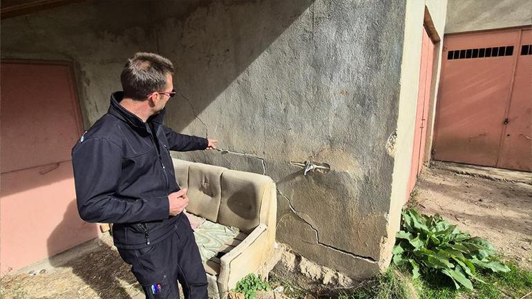  Meyve bahçelerinde obruk ve yarıklar, evlerin duvarlarında çatlaklar