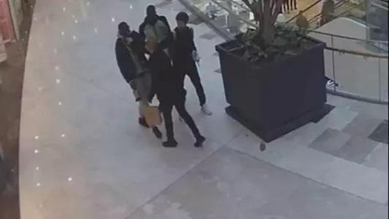 690c7c8baf000ea1da48c23b Papy Djilobodji kimdir, nereli ve kaç yaşında? Papy Djilobodji hangi takımlarda oynadı? Süper Lig'in eski yıldızına AVM'de silah çekildi!