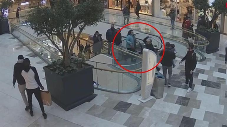 Futbolcuya silah çekip şemsiye fırlattı