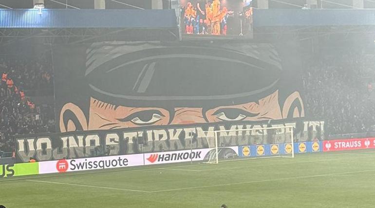 Viktoria Plzen taraftarlarından skandal pankart: Türklerle savaş olmalı