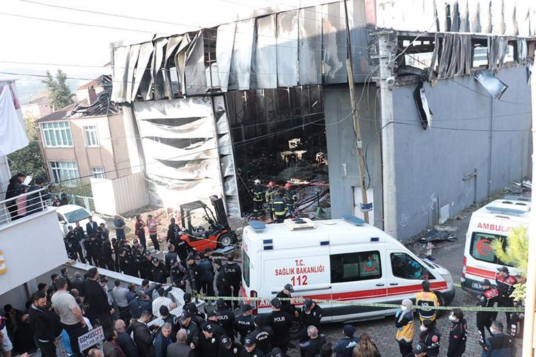 SON DAKİKA... Kocaelide parfüm deposunda yangın: 6 can kaybı