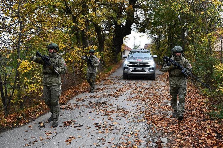 Türk askeri Kosovada devriyede Bölgesel istikrara katkıda bulunuyor