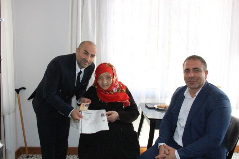 CUMHURİYETLE AYNI YAŞTA: 01.03.1923 tarihinde doğdu Meryem Ninenin kimliği yenilendi