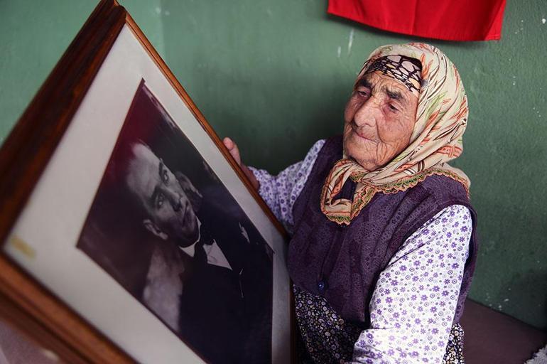 Cennet ninenin Atatürk sevgisi: Vefatını 15 yaşında duydu, şiirini 87 Yıldır Unutmadı