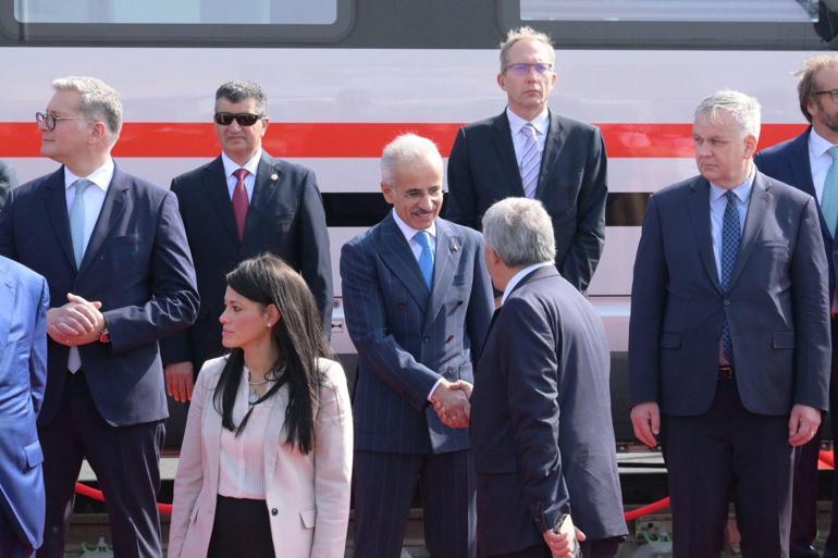 Bakan Uraloğlundan Mısır temasları