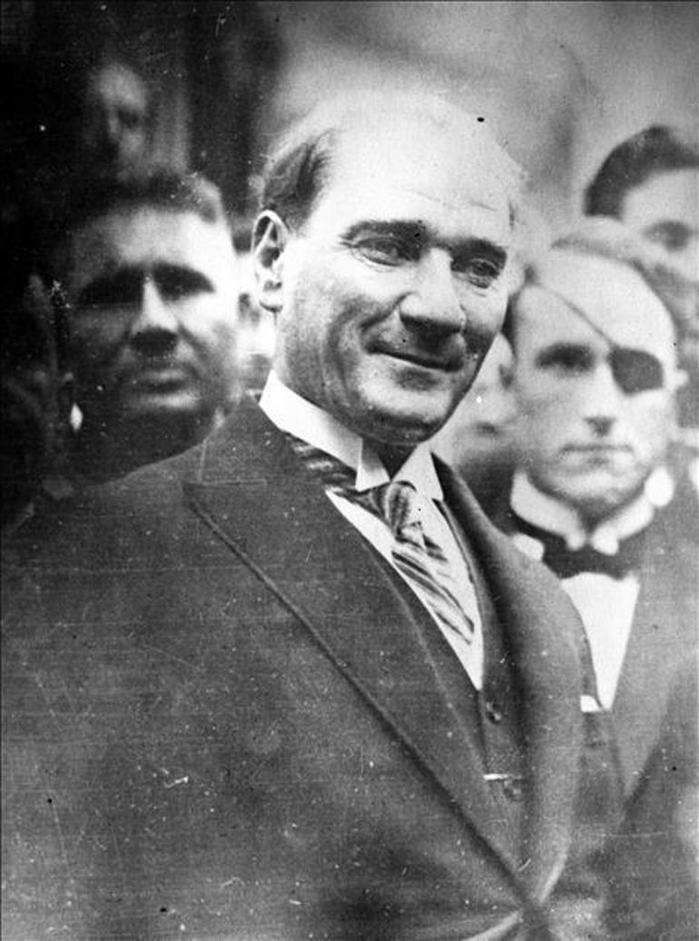 10 KASIM MESAJLARI VE SÖZLERİ Atatürk resimli, görselli, duygusal, yeni, anlamlı 10 Kasım mesajları