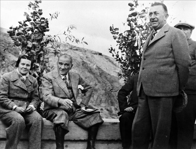 10 KASIM MESAJLARI VE SÖZLERİ Atatürk resimli, görselli, duygusal, yeni, anlamlı 10 Kasım mesajları