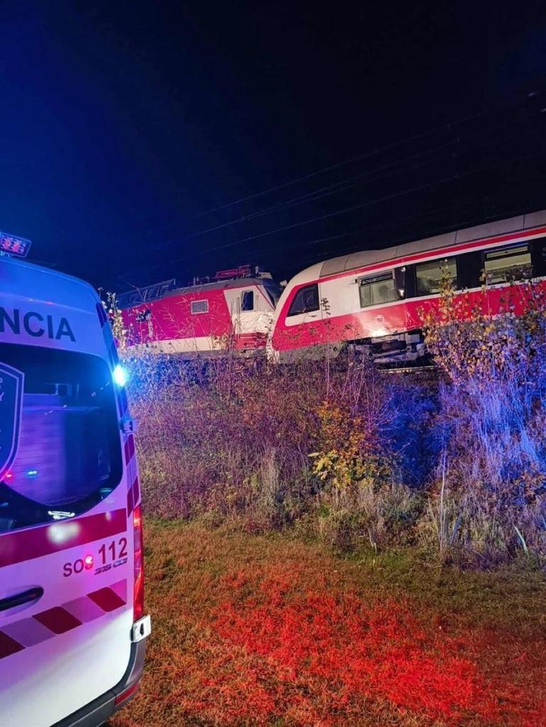 Slovakya’da tren kazası: 18 yaralı