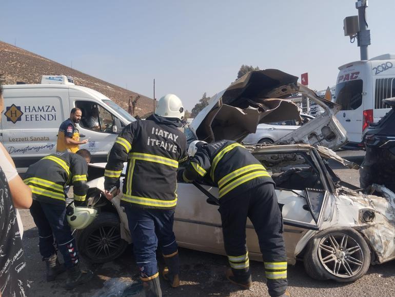 Hatayda feci kaza: TIR, ışıkta bekleyen 5 aracı biçti